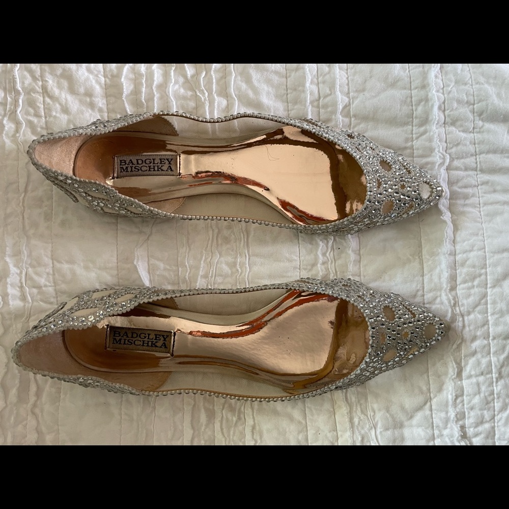 Badgley Mischka embellished, formal flats. 9.5M. Ivory satin.